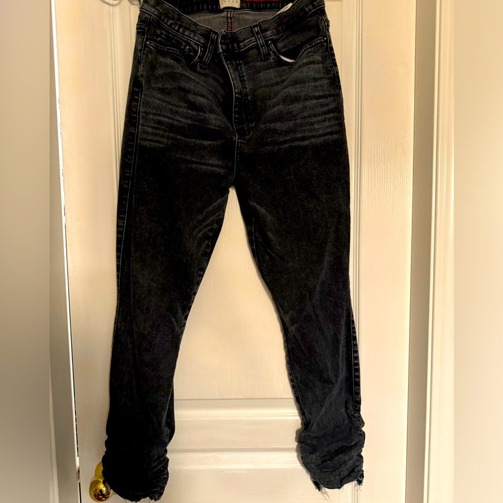 Alice and Olivia black acid wash jean size 32